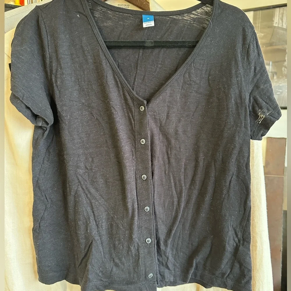 Old Navy Light Yellow & Black V-Neck Button-Down Shirts - Picture 4 of 5